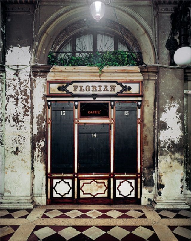 Безлюдна Венеція у тумані: чарівні фото - фото 176313