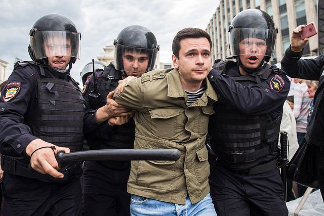 Навальному загрожує 30 днів арешту за мітинг - фото 173645