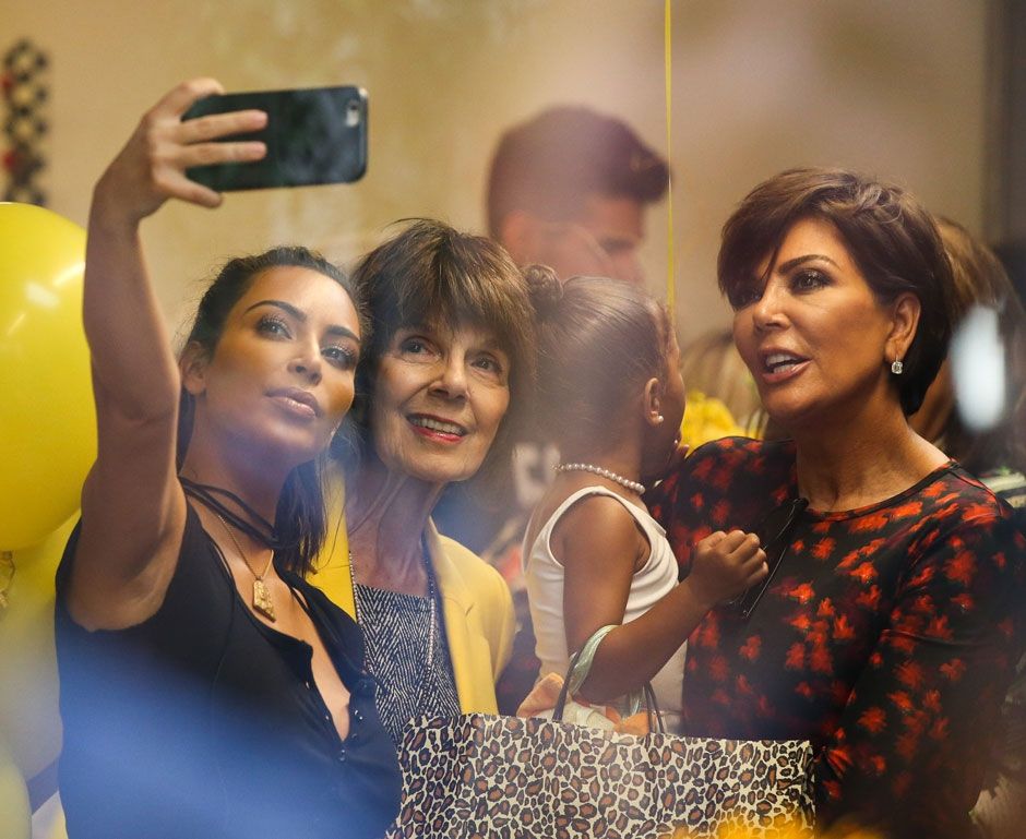 Курйозна Кім Кардашян показала свою модну бабусю