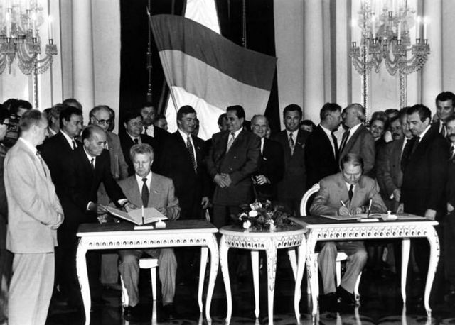 Як приймали Конституцію України в 1996 році: раритетні фото та відео - фото 177388