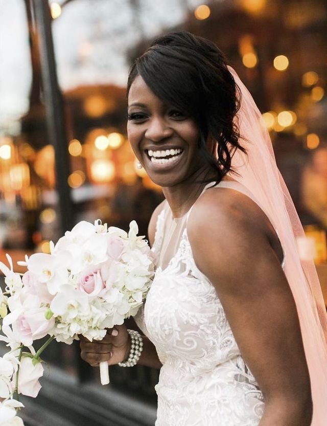 Дівчинка подумала, що наречена – це принцеса з книжки. Дивіться на її реакцію! - фото 174525