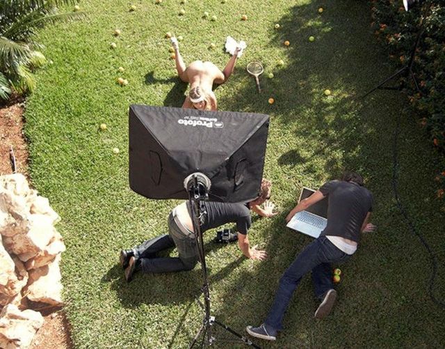 Як проходять еротичні фотосесії журналу Playboy: пікантні знімки (18+) - фото 176169