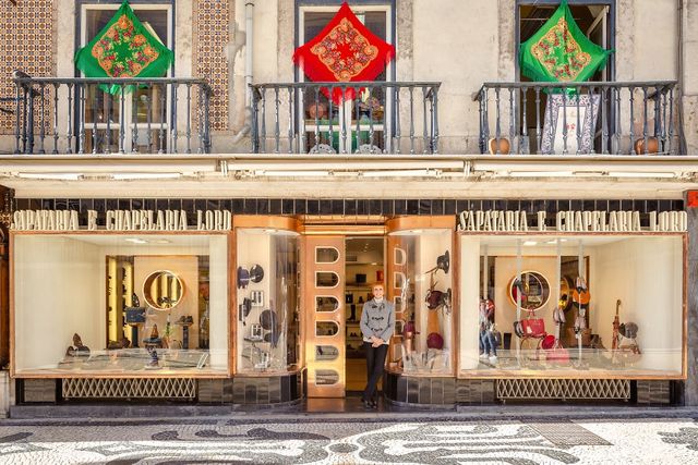 Як виглядають магазини у Лісабоні: яскраві фото - фото 174500