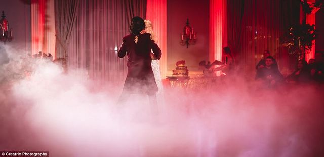 Король і королева вампірів: як виглядало весілля шалених американців - фото 173403