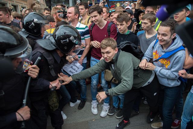 Навальному загрожує 30 днів арешту за мітинг - фото 173643