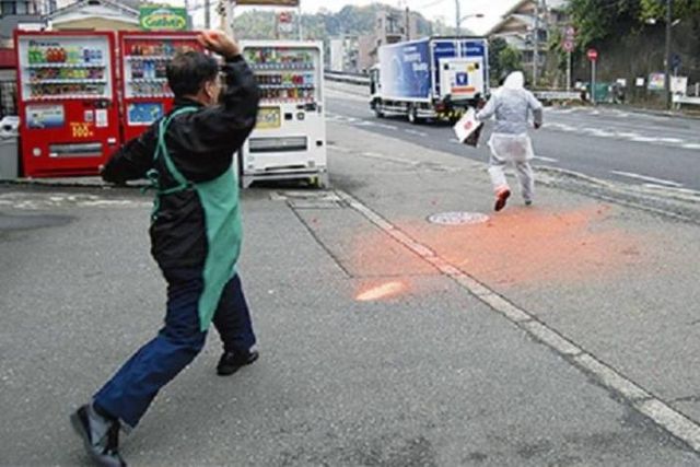 Навіщо японським касирам помаранчеві кулі - фото 175441