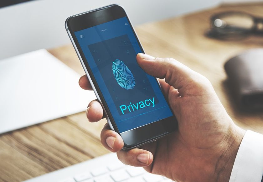 Qualcomm показав роботу сканера відбитків пальців в екрані