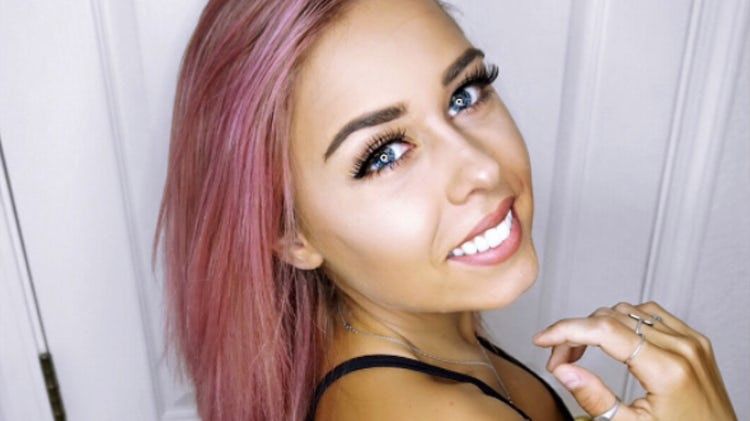 Фітнес-модель розповіла, як переборола анорексію: ефектні фото (18+)