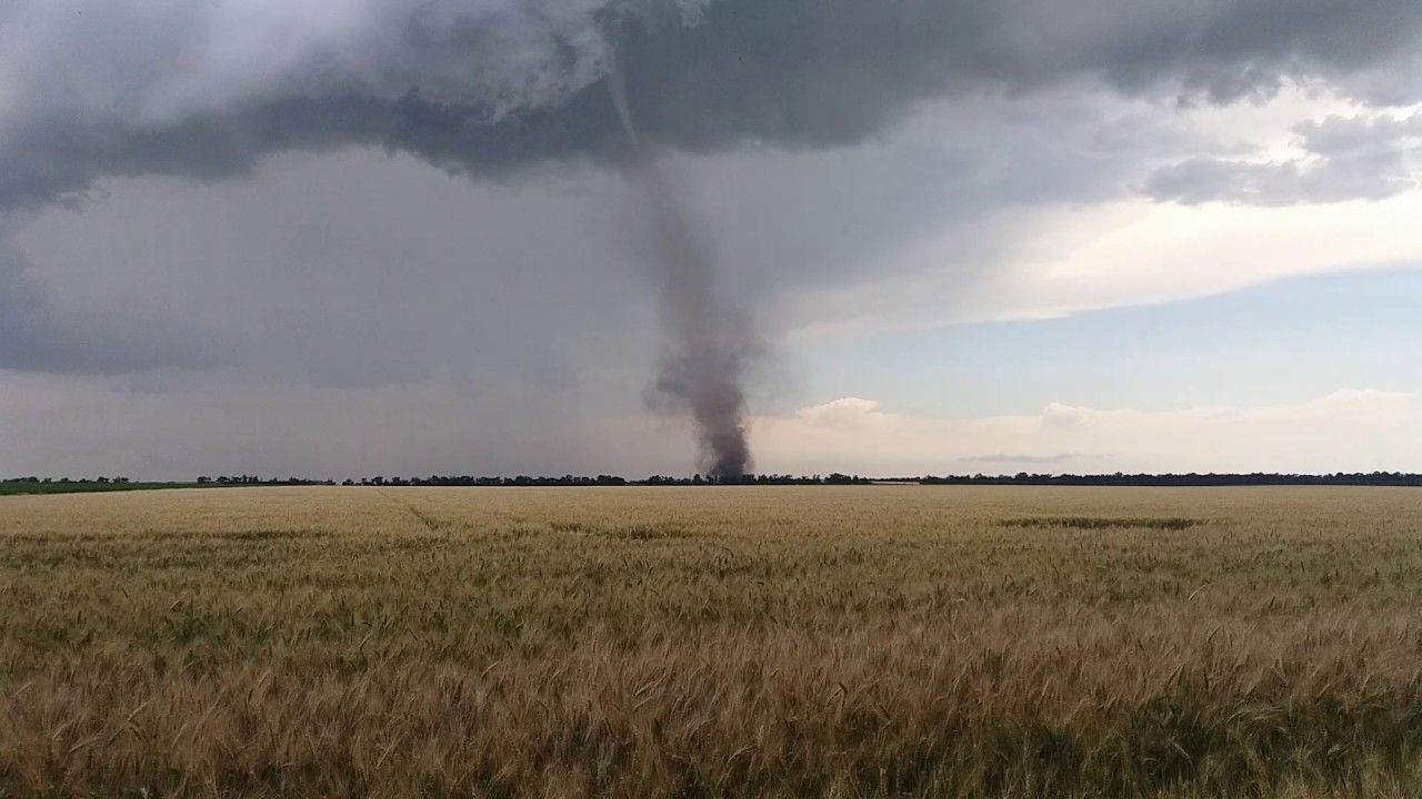 Сильний смерч на Донеччині: з'явилося відео