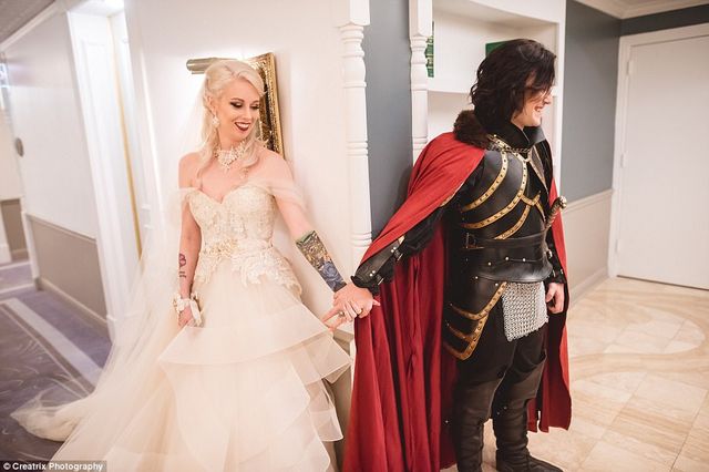 Король і королева вампірів: як виглядало весілля шалених американців - фото 173402