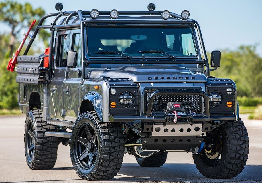 Чим вразить унікальний Land Rover Defender?
