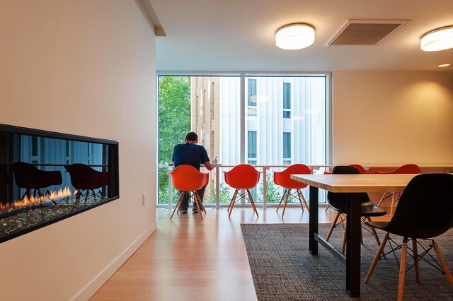 Мрія кожного студента: як виглядає гуртожиток у Массачусетсі - фото 171956