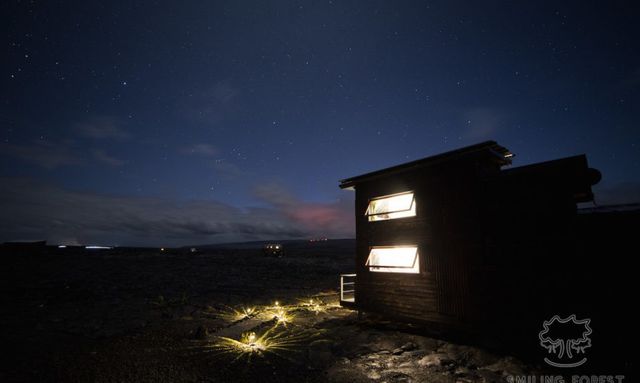 На найбільш активному вулкані у світі звели будинок: фотофакт - фото 173685