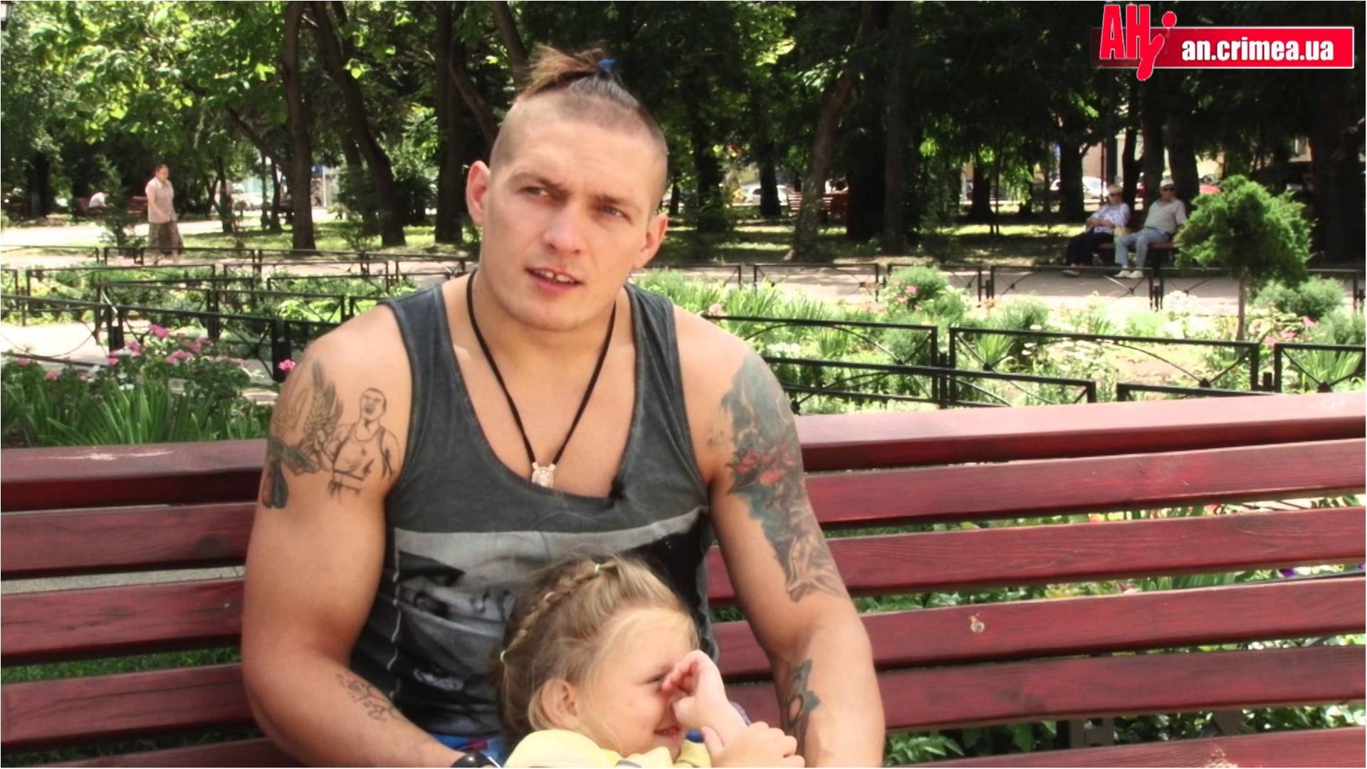 Як Усик відпочиває у Криму: з'явилися фото