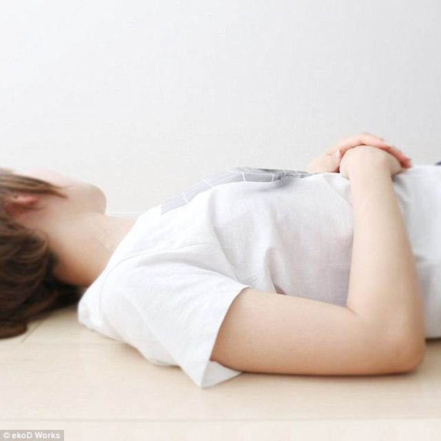 Неймовірно! Японці створили футболку, яка збільшує розмір грудей - фото 176710