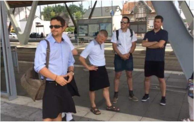 У Франції водії вийшли на роботу в спідницях через сильну спеку