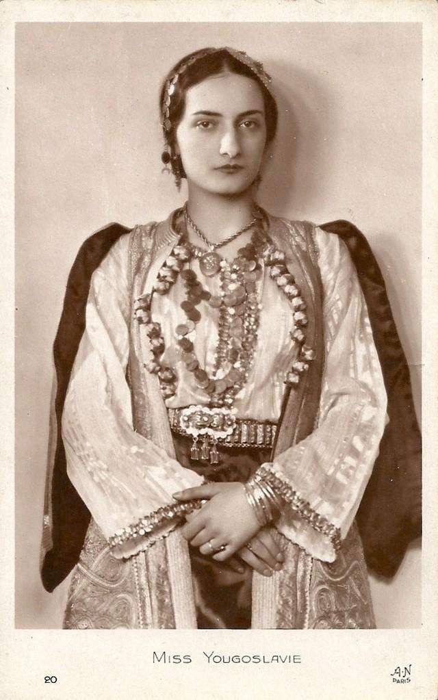 Як виглядали учасниці конкурсу "Міс Європа-1930": фотофакт - фото 176760