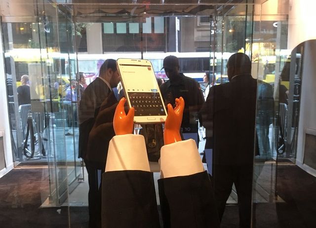 У США відкрили музей, присвячений твіттам Трампа - фото 174920