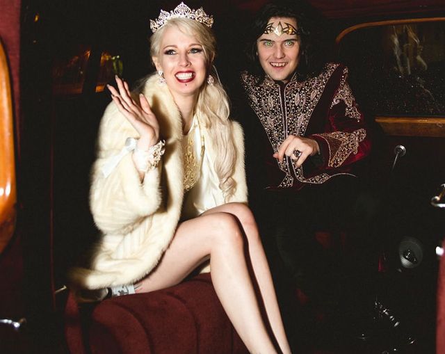 Король і королева вампірів: як виглядало весілля шалених американців - фото 173394