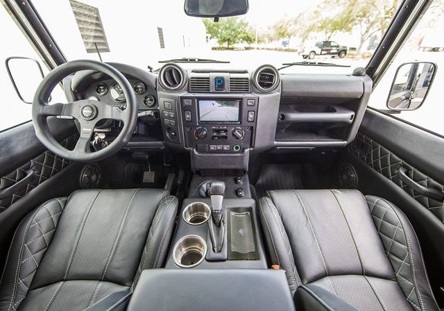 Чим вразить унікальний Land Rover Defender? - фото 172065