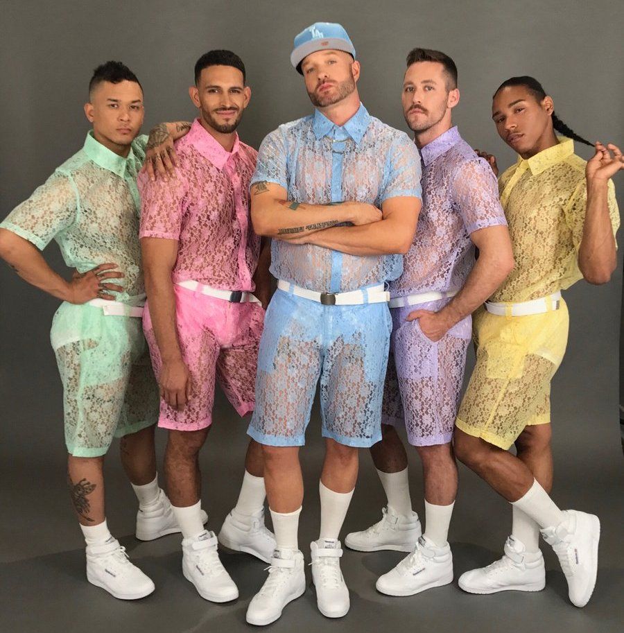 Новий тренд для чоловіків: мереживні шорти обурили мережу