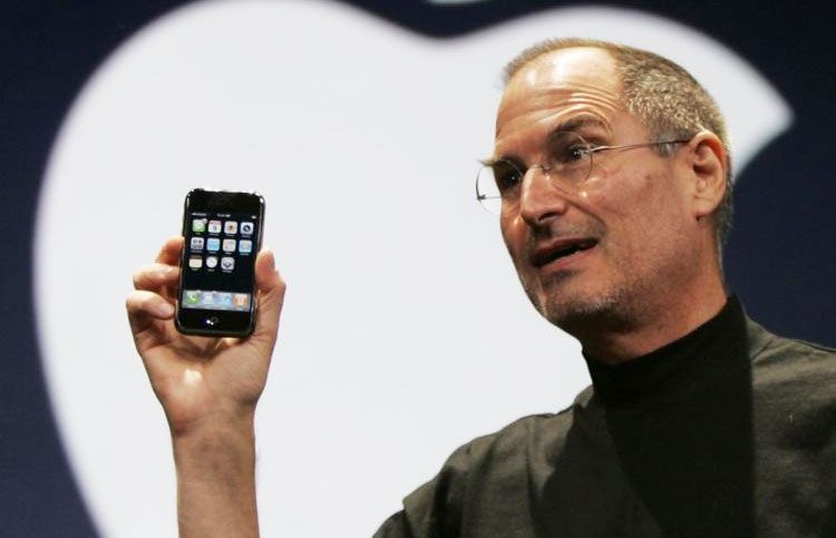 Як 10 років тому світ отримав перший iPhone: яскраві фото та відео