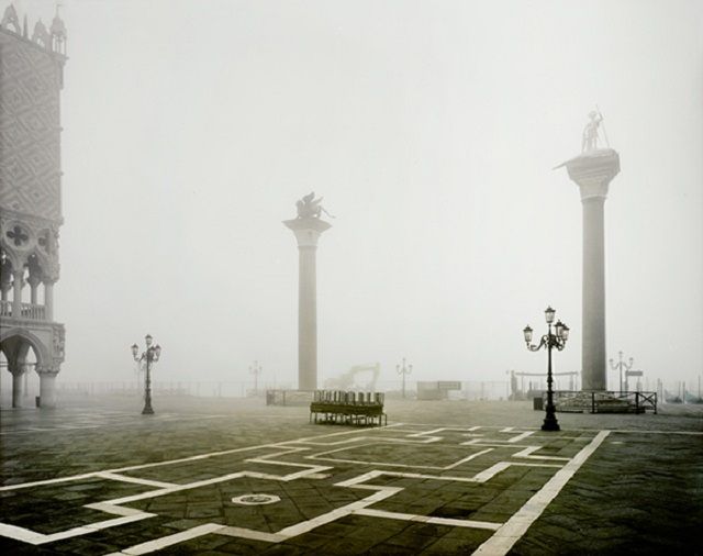 Безлюдна Венеція у тумані: чарівні фото - фото 176312