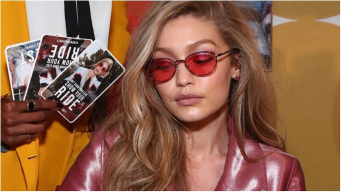 Відома модель здивувала фанів своїм Барбі-образом: ефектні фото