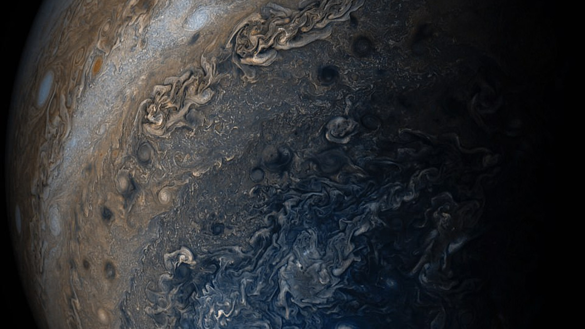 У NASA показали "нитку перлів" на Юпітері - фото 1
