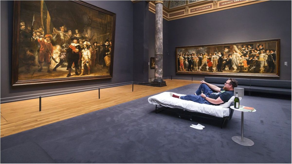 Ніч в музеї: відвідувачу дозволили переночувати під картиною Рембрандта