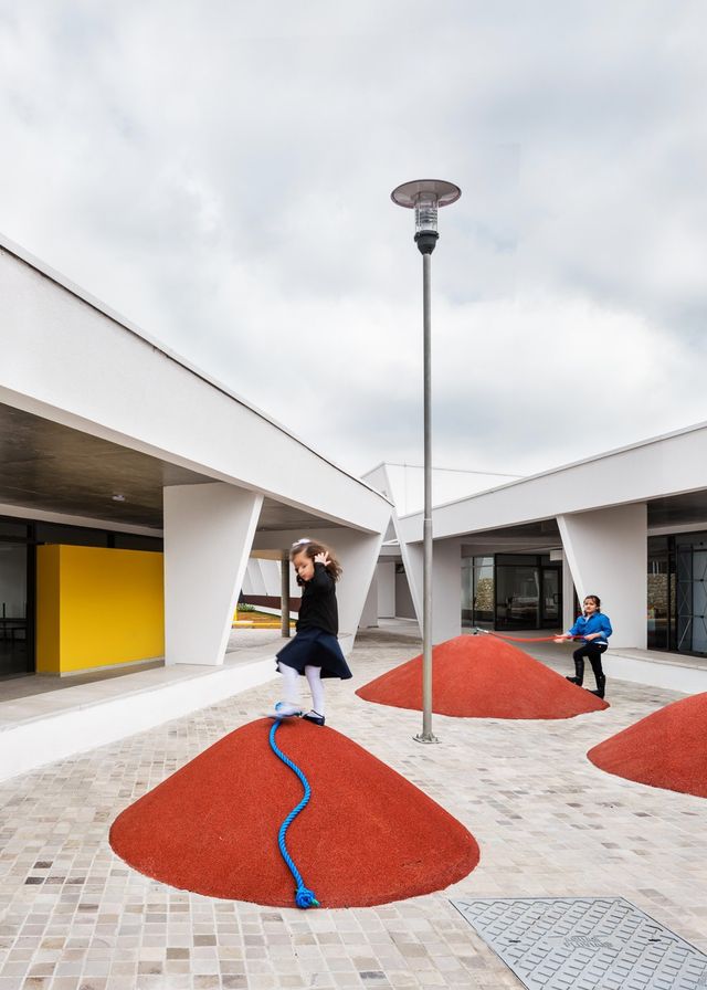 Як виглядає сучасна школа для дітей у Бразилії: неймовірні фото - фото 171827