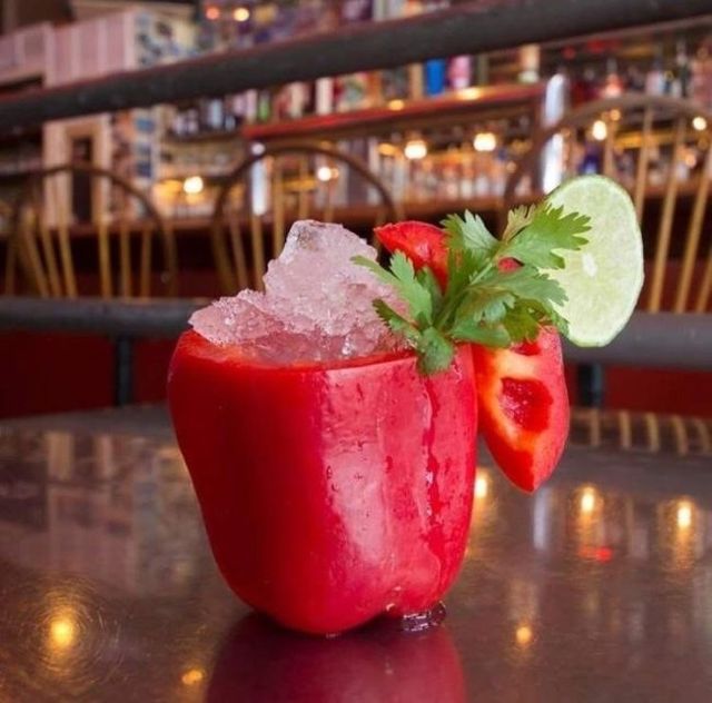 Як виглядають найдивніші способи подачі страв у закладах: вражаючі фото - фото 174764