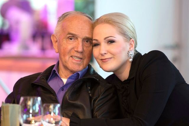 Гастон Глок та його молода дружина. Наші дні - фото 172726