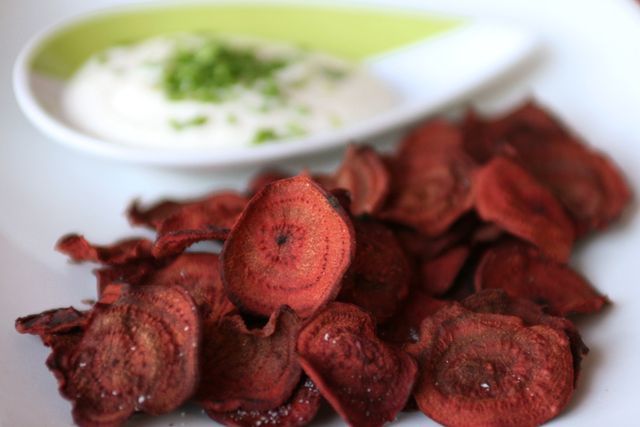 Як швидко приготувати корисні чіпси вдома? - фото 170938