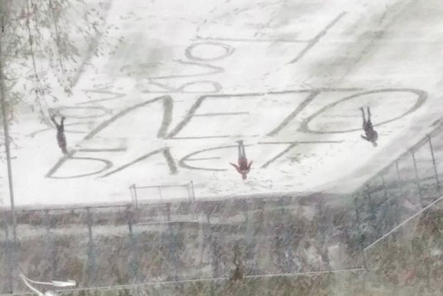 Йшло 21 червня: російське місто накрило снігопадом - фото 175793