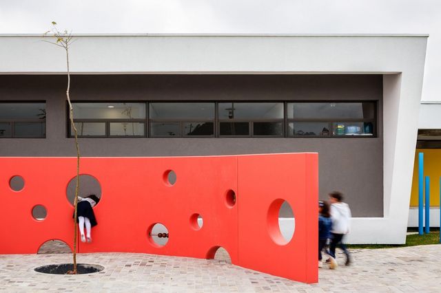 Як виглядає сучасна школа для дітей у Бразилії: неймовірні фото - фото 171837