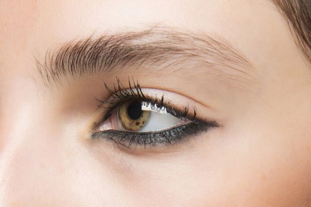 "Вчорашній макіяж": новий тренд для жінок набирає обертів - фото 175386