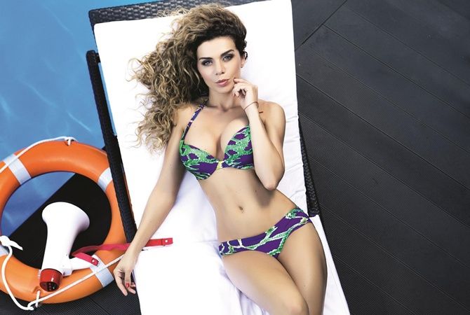 "І це мама?" Відома співачка обурила мережу відвертим знімком