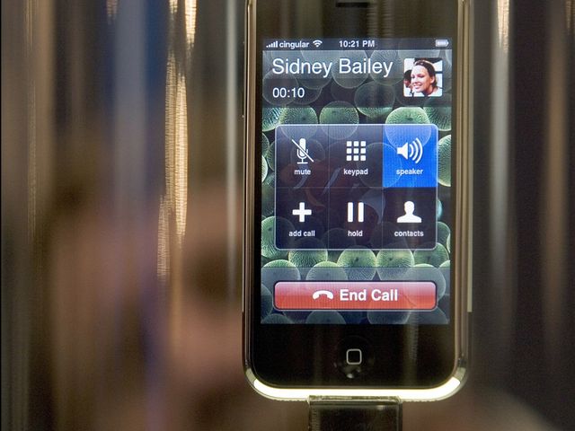 Як 10 років тому світ отримав перший iPhone: яскраві фото та відео - фото 177596