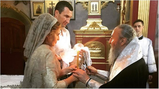 Кличко з дружиною Медведчука похрестили доньку регіонала: з'явилися фото