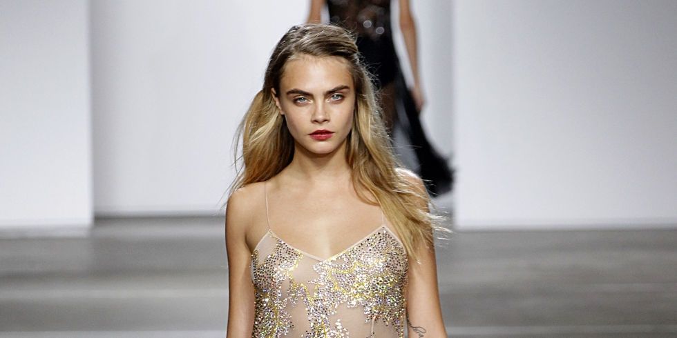 Спокуслива супермодель підірвала мережу "голим" фото