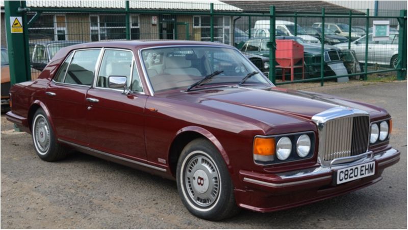 У Великобританії знайшли кладовище розкішних автомобілів