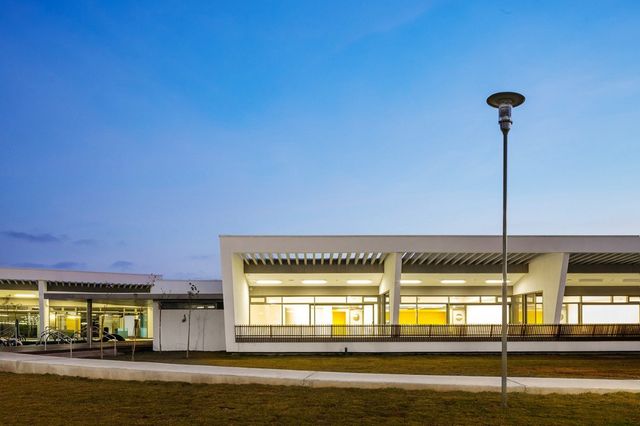 Як виглядає сучасна школа для дітей у Бразилії: неймовірні фото - фото 171838