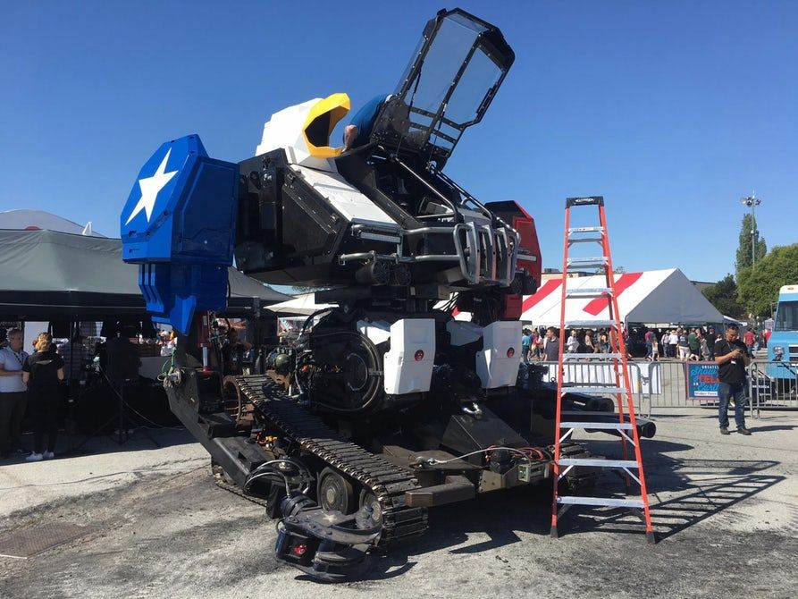 Боляче дивитись! Потужний робот MegaBots розтрощив авто