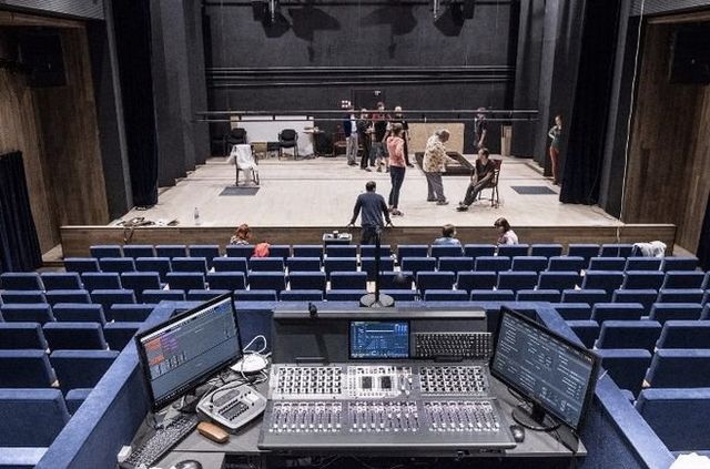 Ви будете вражені: як виглядає скандальний театр на Подолі зсередини - фото 177578