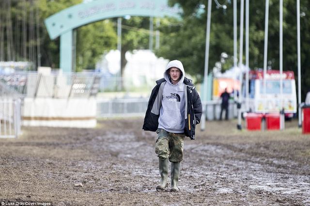 Як виглядає музичний фестиваль на болоті: яскраві фото - фото 173573