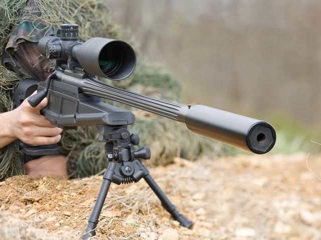 Шокуючі поцілунки зірок і правила життя непереможного Рембо: 6 липня у трьох фото - фото 179365