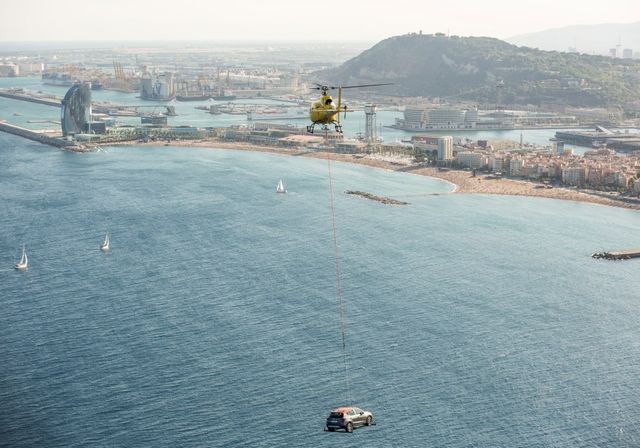 Як у голлівудських блокбастерах: Seat запустив нову модель в небо - фото 178730