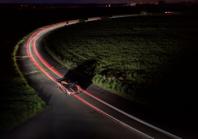 Суперкари Koenigsegg показали на незвичайних фото - фото 180337
