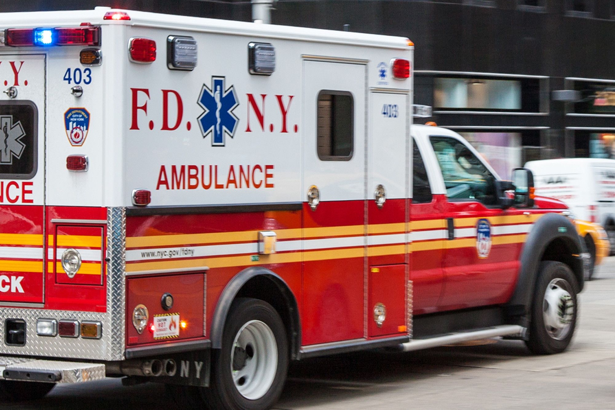 Семирічна дівчинка за кермом - фото 1